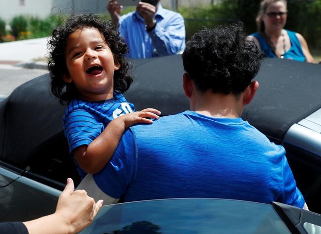 More than 300 older children split at border are reunited | iNFOnews.ca