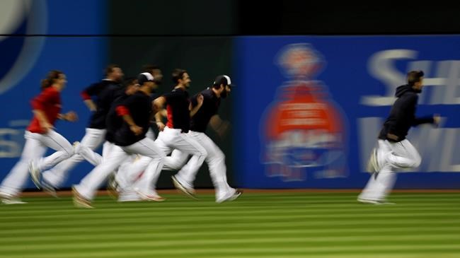 Indians carry 2 catchers, 2 lefties on ALCS roster | iNFOnews.ca CP1859907113