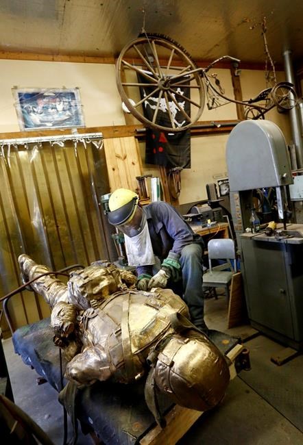 Ohioan sculpts statues for Georgia anti-terrorism memorial | iNFOnews.ca