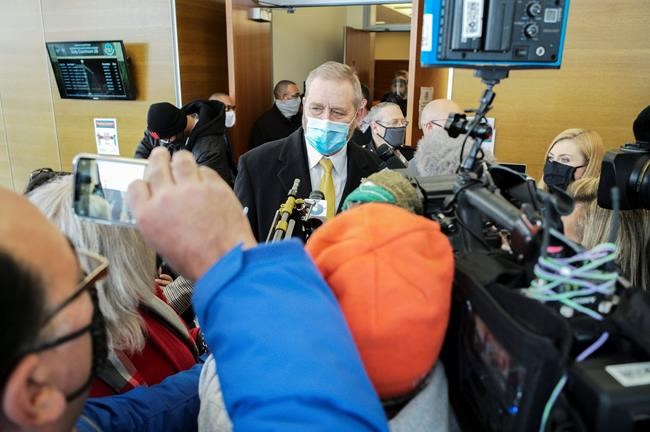 Defence: Officer and Andre Hill interacted before shooting | iNFOnews.ca