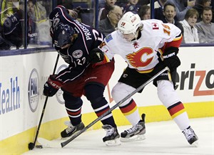 Alex Tanguay's goal in overtime gives Calgary Flames a 4-3 victory over Columbus Blue Jackets | iNFOnews.ca CP21933902