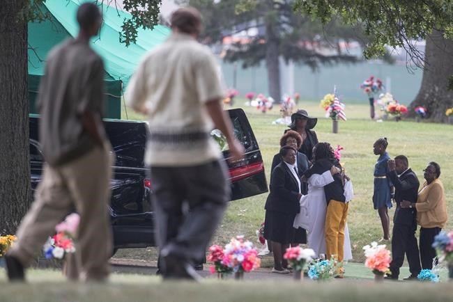 Hundreds at funeral for Ohio boy, 13, fatally shot by police | iNFOnews.ca