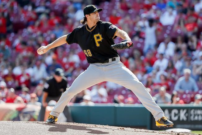 Stephens' wild pitch in 10th sends Pirates over Reds 6-5 | iNFOnews.ca