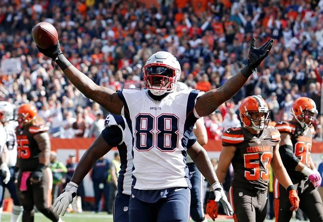 Even in Cleveland, Brady greeted by cheers in his return | iNFOnews.ca Even in Cleveland, Brady greeted by cheers in his return | iNFOnews.ca