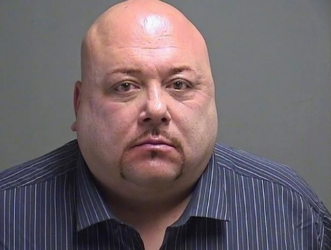 Defendant in triple slaying dies in jump from court balcony | iNFOnews.ca Defendant in triple slaying dies in jump from court balcony | iNFOnews.ca