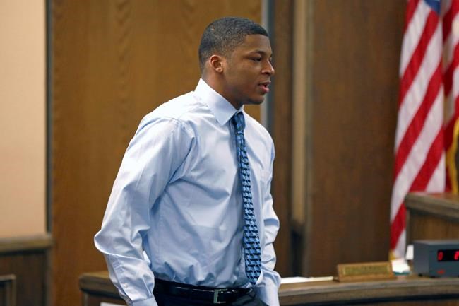The Latest: Judge allows rape convict to play football | iNFOnews.ca CP1955373097