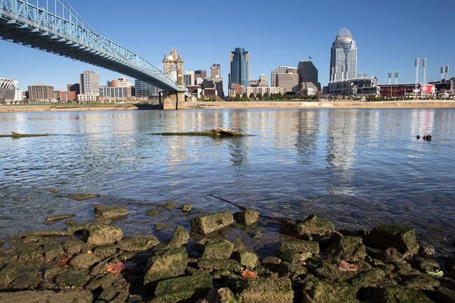 Many farmers still need training after Lake Erie algae | iNFOnews.ca Many farmers still need training after Lake Erie algae | iNFOnews.ca