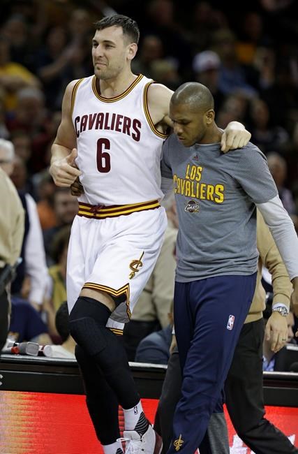 Bogut breaks left leg in debut with Cavaliers | iNFOnews.ca