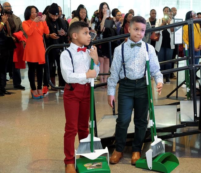 Art event on black barbershops blends hair history, health | iNFOnews.ca CP1756599726