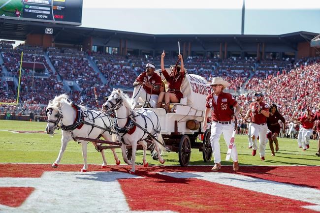 Oklahoma's Sooner Schooner tips over on field; no injuries | iNFOnews.ca CP383200821
