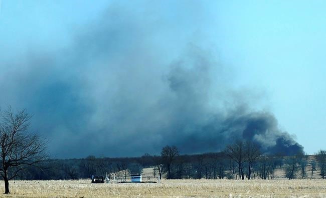 Officials: 5 missing, fire out after Oklahoma rig explosion | iNFOnews.ca CP892730736