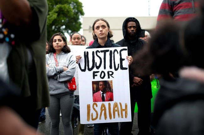 Oklahoma prosecutors clears officers in death of naked teen | iNFOnews.ca Oklahoma prosecutors clears officers in death of naked teen | iNFOnews.ca