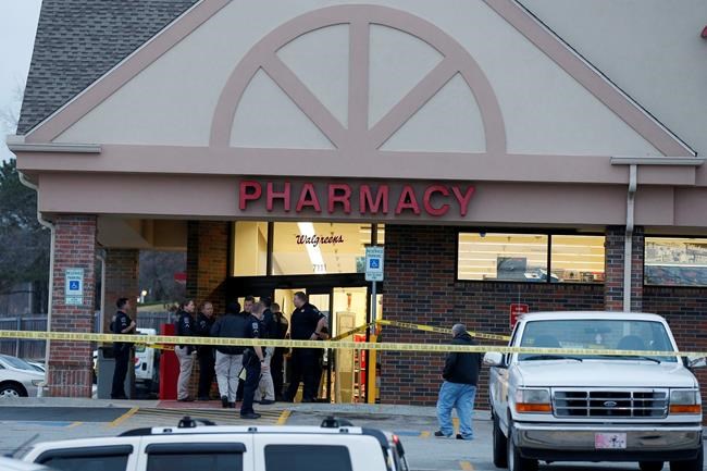 Walgreens employee fatally shoots man after photos dispute | iNFOnews.ca CP291693372