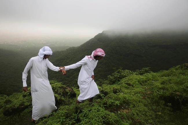 Oman's foggy cool monsoon season and festival draws tourists | iNFOnews.ca