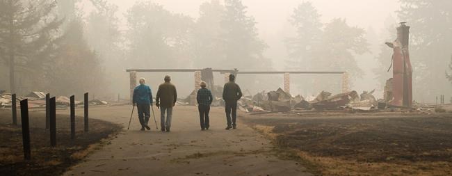 Latest: Southern California forest fire burns near homes | iNFOnews.ca