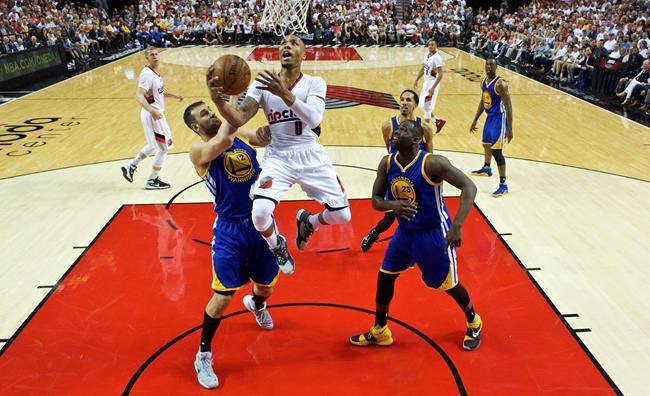 Lillard has 40, Blazers cut Warriors' advantage to 2-1 | iNFOnews.ca