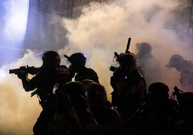 Federal agents use tear gas to clear rowdy Portland protest | iNFOnews.ca Federal agents use tear gas to clear rowdy Portland protest | iNFOnews.ca