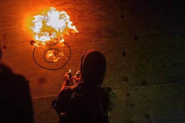 Portland protesters cause mayhem again, police officer hurt | iNFOnews.ca