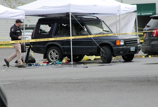 Man, 2 daughters dead after 911 call, car fire, police shots | iNFOnews.ca