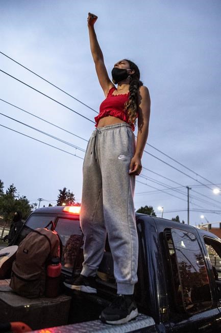 Portland clashes rage again outside US immigration building | iNFOnews.ca Portland clashes rage again outside US immigration building | iNFOnews.ca