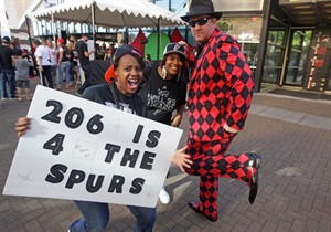 Blazers stave off elimination by beating Spurs 103-92 to send the series back to San Antonio | iNFOnews.ca CP28344071