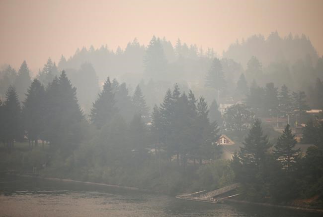 Wildfire smoke is choking the West but helping firefighters | iNFOnews.ca CP454080464