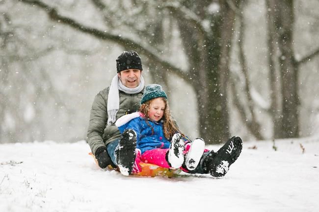 Slick and stranded: Oregon drivers fetch cars stuck in snow | iNFOnews.ca CP387693528