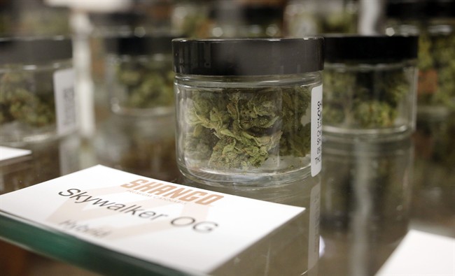Marijuana users sniff, score bags of bud as Oregon pot shops launch recreational sales | iNFOnews.ca CP34781833