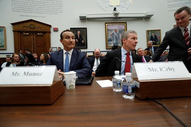 Lawmakers to airlines: Improve service or Congress steps in | iNFOnews.ca