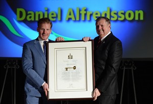 Ottawa recognizes former Senators captain Daniel Alfredsson with key to the city | iNFOnews.ca CP32167134