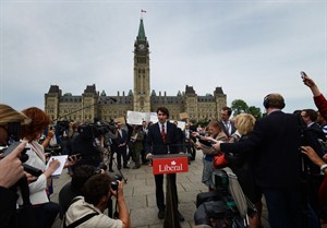 Justin Trudeau proposes to shine light on expenses of MPs and senators | iNFOnews.ca CP23674716