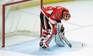 Tuuka Rask makes 39 saves as Bruins beat Sens for third straight win | iNFOnews.ca CP32235513