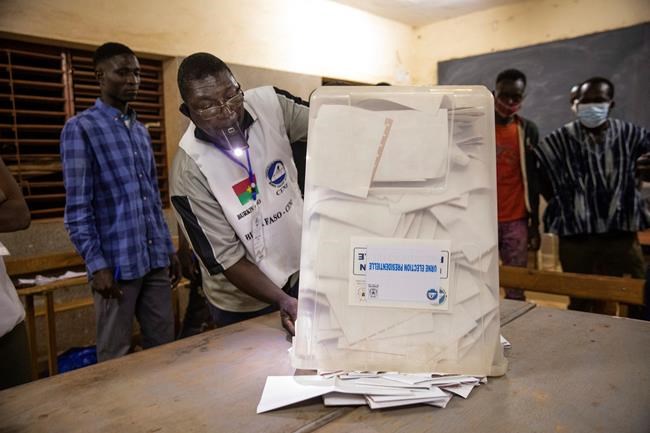 Burkina Faso counts ballots; extremist threats affected vote | iNFOnews.ca Burkina Faso counts ballots; extremist threats affected vote | iNFOnews.ca