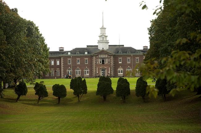 Shyamalan's 'Glass,' to film in shuttered mental hospital | iNFOnews.ca Shyamalan's 'Glass,' to film in shuttered mental hospital | iNFOnews.ca