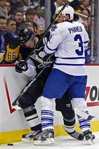 James van Riemsdyk scores twice, James Reimer stops 28 shots as Maple Leafs top Penguins 5-2 | iNFOnews.ca
