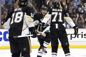 Lundqvist's Game 7 magic continues, Rangers edge Penguins 2-1 to advance to conference finals | iNFOnews.ca CP28356165