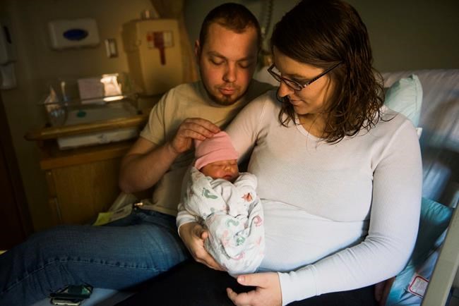 Woman gives birth during auto shop oil change | iNFOnews.ca Woman gives birth during auto shop oil change | iNFOnews.ca