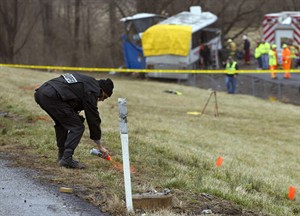Tour bus carrying college lacrosse team crashes in Pa., killing pregnant coach and driver | iNFOnews.ca CP22505031