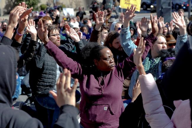 Protests held in Pittsburgh after cop cleared in shooting | iNFOnews.ca