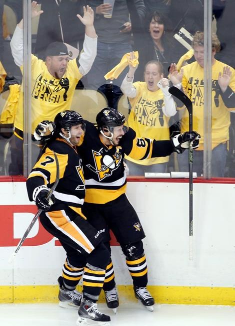Crosby's overtime winner lifts Penguins by Lightning 3-2 | iNFOnews.ca