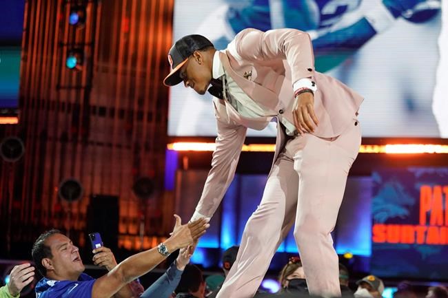 NFL draft: No suspense as 3 QBs dominate early picks | iNFOnews.ca