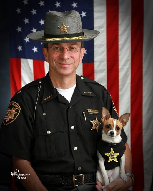 Retired Ohio sheriff and tiny K-9 partner die the same day | iNFOnews.ca