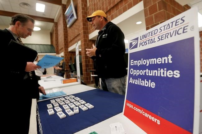 Applications for US jobless benefits drop again to 236,000 | iNFOnews.ca