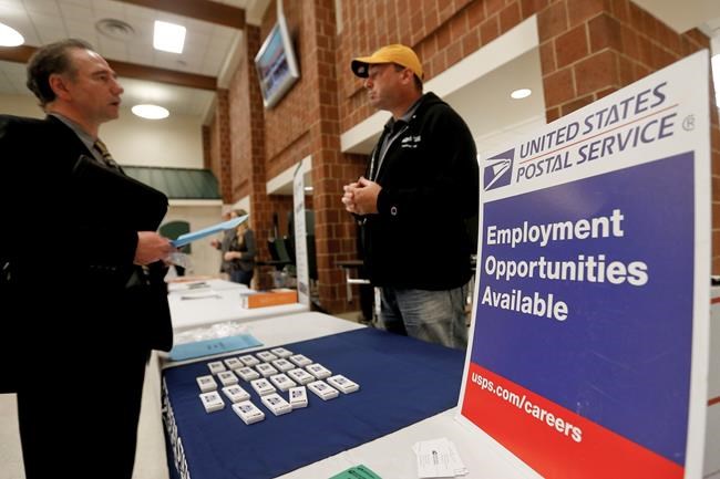 Applications for US unemployment benefits edge up by 10,000 | iNFOnews.ca CP62049175