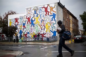 Artists give makeover to 1987 Keith Haring mural 'We The Youth' on side of Philly home | iNFOnews.ca CP25734588