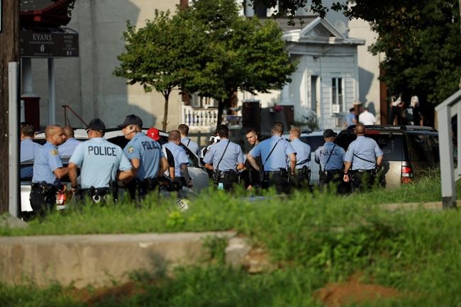Gunman wounds at least 6 Philadelphia police; 2 others freed | iNFOnews.ca