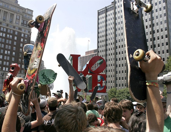 Mayor shows love to skateboarders, lifts ban in Love Park | iNFOnews.ca CP36340465
