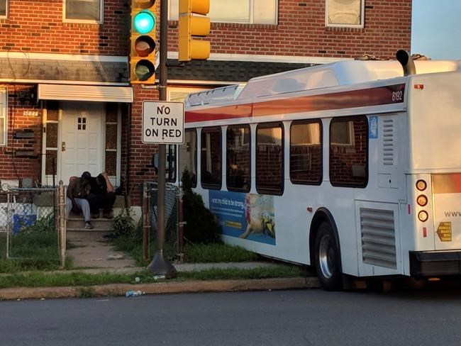 Bus careens onto home's lawn, killing man in splash pool | iNFOnews.ca CP23963629