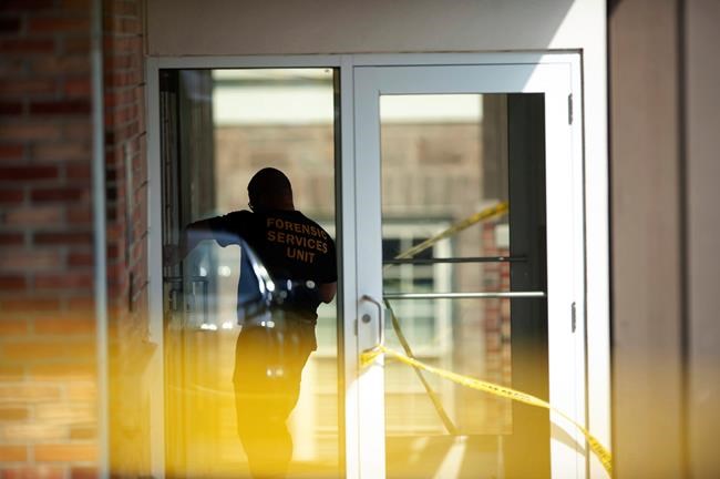 Police kill gunman who shot 4 in Pennsylvania court lobby | iNFOnews.ca Police kill gunman who shot 4 in Pennsylvania court lobby | iNFOnews.ca