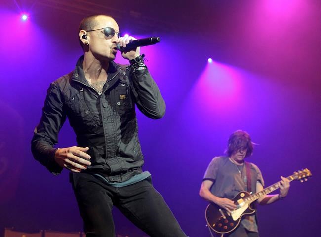 Linkin Park fans remember Chester Bennington at L.A. tribute | iNFOnews.ca